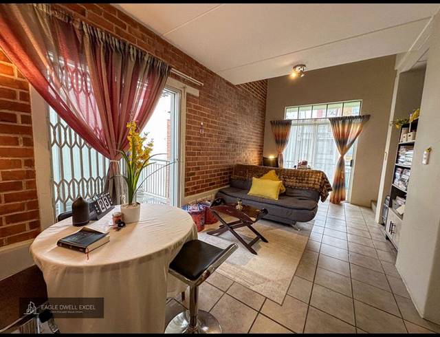 1 BEDROOM APARTMENT FOR SALE IN HOUGHTON ESTATE